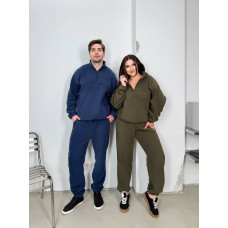 Жіночий костюм 05316 GR із двошарового щільного флісу. Дуже теплий, практичний і комфортний у носінні. Не скочується та не зминається. Кольори: хакі, синій, чорний. Розміри: 54-58,60-64