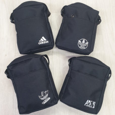 Чоловіча барсетка 19×15×4 см. Основне відділення + зовнішня кишеня на блискавці. Легка, компактна, зручна у щоденному використанні. Щільна тканина, якісна фурнітура. Ідеальна для міста, прогулянок та подорожей. Опт зі складу.
