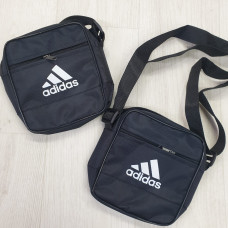 Компактні сумки через плече 14×18×5 см. Практичний варіант для щоденного використання. Зовнішня кишеня на блискавці, регульований ремінь. Легка вага, щільна тканина. Підійде як для чоловіків, так і для підлітків. Опт зі складу.