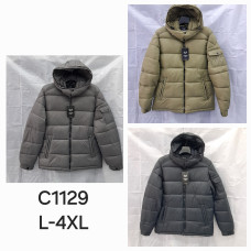Чоловічі зимові пуховики модель C1139. Теплі та легкі, з капюшоном і кишенями на блискавці. Розміри L–4XL. Три кольори: чорний, оливковий, чорний із синьою вставкою. Ідеальні для холодної погоди, опт.
