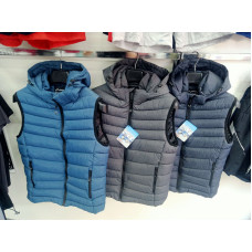 Жилетка чоловіча. Модний дизайн, капюшон, практична плащівка. Розміри 48–56. Фасовка — 5 шт. Чудовий варіант для магазину.