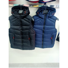 Жилетка чоловіча. Модний дизайн, капюшон, практична плащівка. Розміри 48–56. Фасовка — 5 шт. Чудовий варіант для магазину.