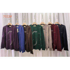 Жіночий светр , кашемір. Розмір 50–56. Теплий, м’який, приємний на дотик. Декор з візерунком у вигляді дельфінів і стразами. Асорті кольорів.