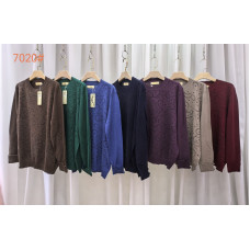 Жіночий светр , кашемір. Розмір 50–56. Теплий, м’який, приємний на дотик. Декор з візерунком у вигляді дельфінів і стразами. Асорті кольорів.