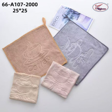 Рушник мікрофібра Koloco 25×25 см з тисненим візерунком "Coffee". М’який, компактний, добре вбирає вологу. Упаковка — 20 шт, мікс кольорів.