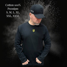 Патріотичний лонгслів із принтом "UKRAINE". Склад: 100% котон. Розміри: S, M, L, XL, XXL, XXXL. Колір — чорний.