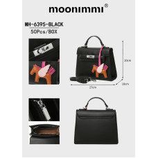 Жіноча сумка Moonimmi MH-6395. Розмір: 27×20×10 см. Стильна модель з ручкою та ремінцем. Декорована брелоком. У коробці 50 шт. Кольори: чорний, червоний, беж, кавовий, сірий, зелений, фіолетовий. Опт від 1 шт.