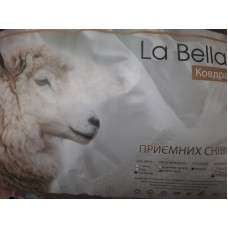 В наявності не дуже дорога ковдра .  Виробник La Bella   Тканина: поліестер   Наповнювач: еко-шерсть 200-220 см 